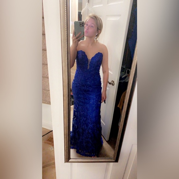 Ellie Wilde prom Dress- size 8 - Picture 1 of 5